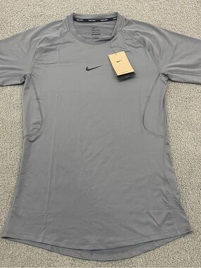 Nike Mens Pro Dri-FIT Shirt Large Gray Tight Fit Training Athletic Short Sleeve
